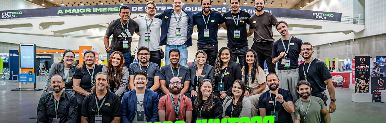 Equipe da VP Eventos reunida no pavilhão da FutPro Expo